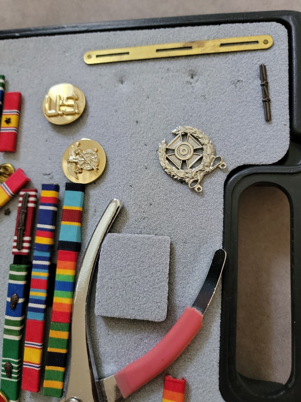 US Military Insignia Ribbon Bars Badges Pins Uniform Lot w/ Insignia Saver Case