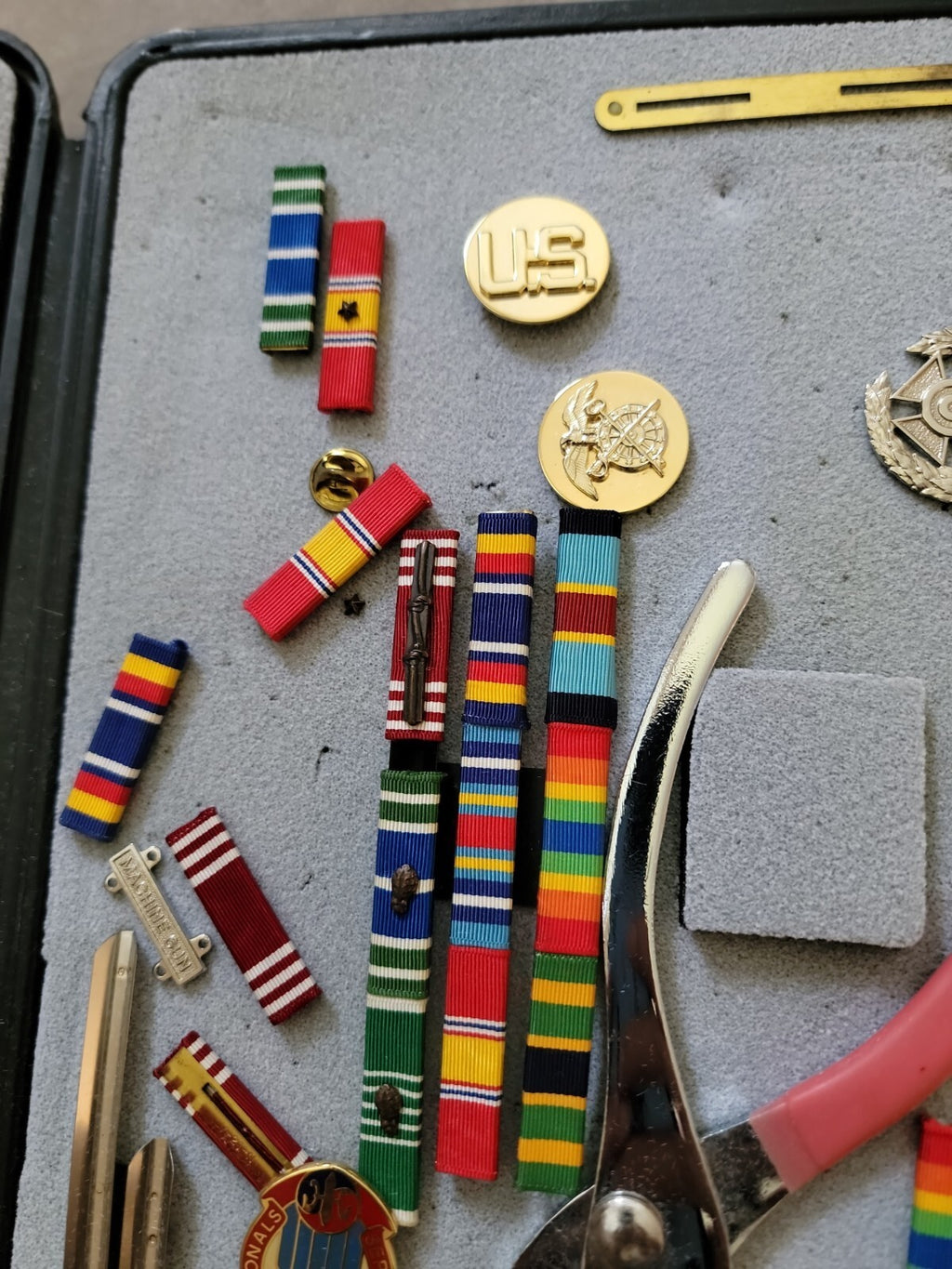 US Military Insignia Ribbon Bars Badges Pins Uniform Lot w/ Insignia Saver Case