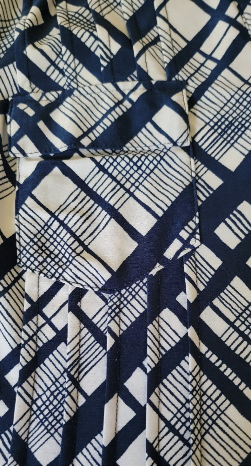 Cocomo Woman 2X Blouse Navy White Geometric Print Roll Tab Sleeve Plus Size